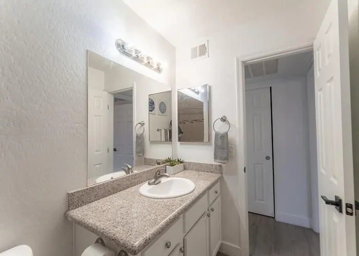 Phx 1 Bedroom Unit Close To Airport & Hospitals Apartment *